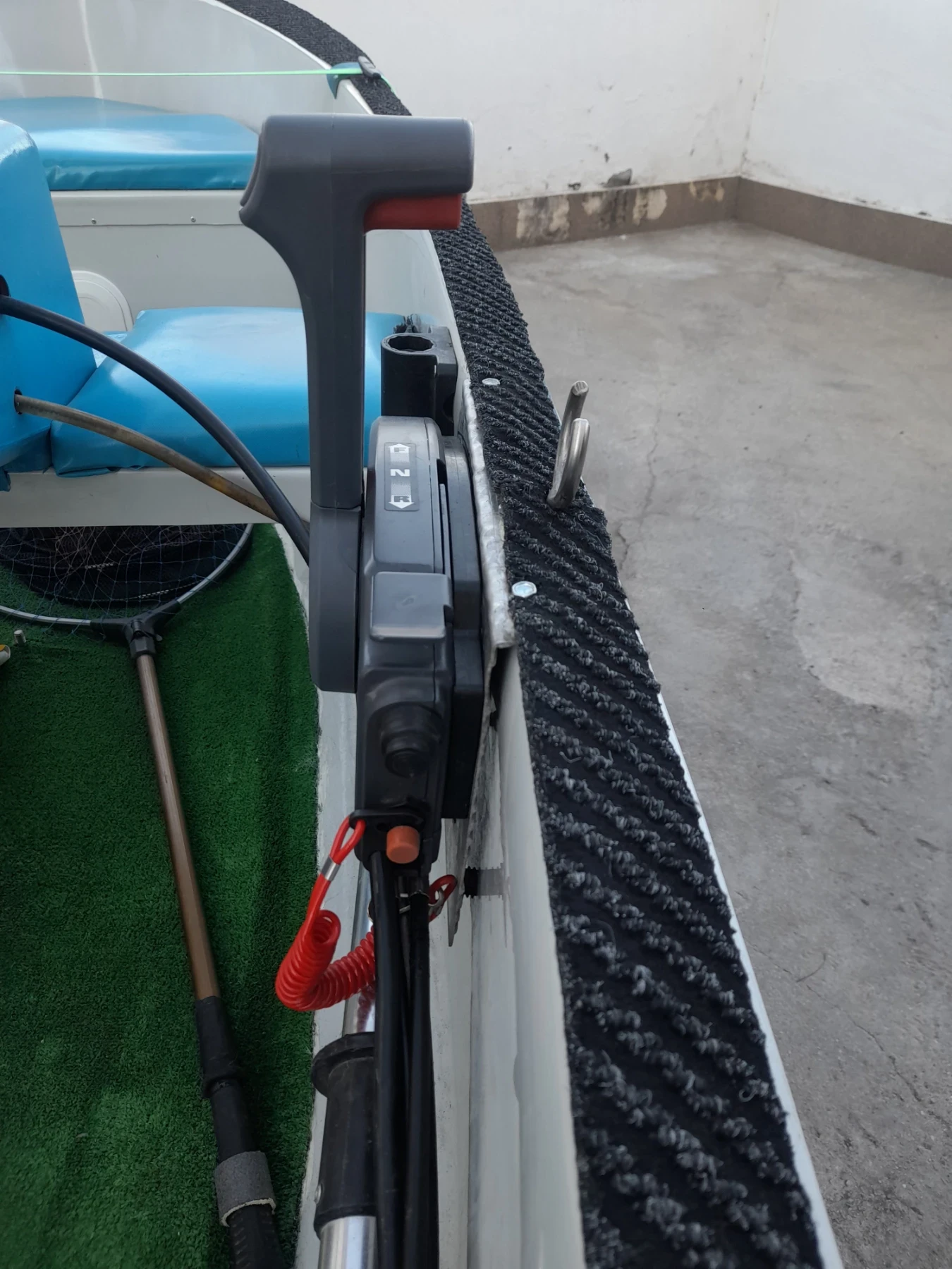 Извънбордов двигател Yamaha  9.9 к.с. 4 тактов стартер, алтернатор, щамбайн   - изображение 6