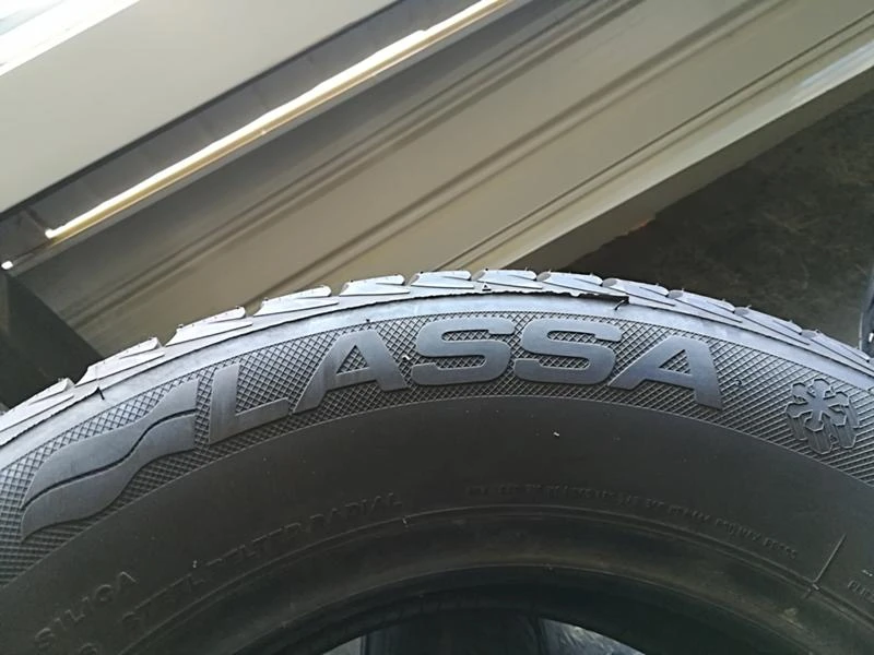 Гуми Зимни 215/65R15, снимка 3 - Гуми и джанти - 22771124