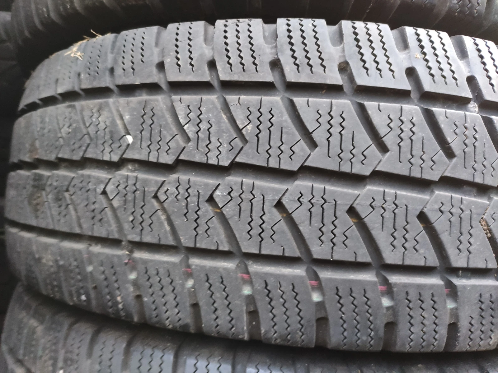 Гуми Зимни 225/70R15, снимка 5 - Гуми и джанти - 54000862
