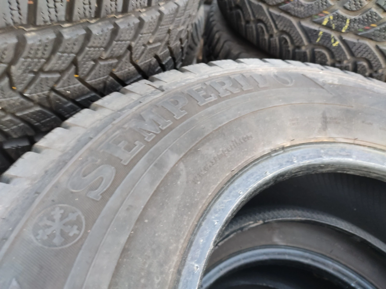 Гуми Зимни 225/70R15, снимка 11 - Гуми и джанти - 54000862
