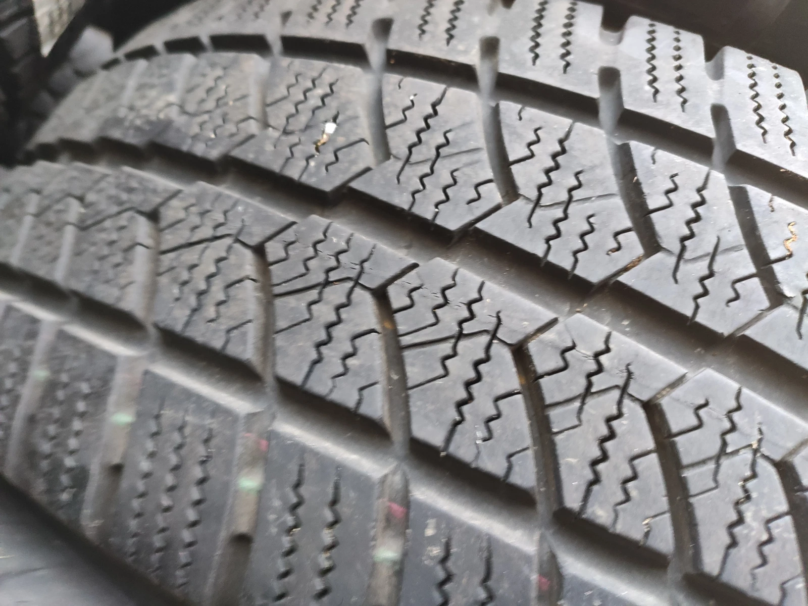 Гуми Зимни 225/70R15, снимка 2 - Гуми и джанти - 54000862