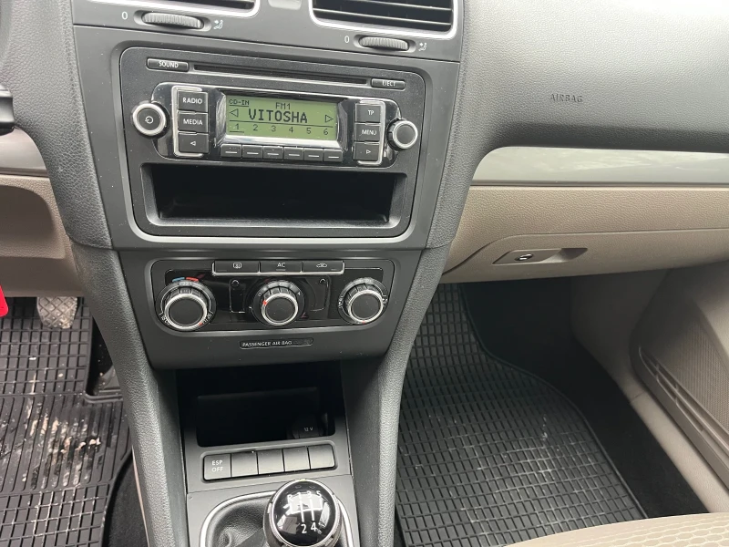 VW Golf 1.6i 102kc., снимка 10 - Автомобили и джипове - 43497171