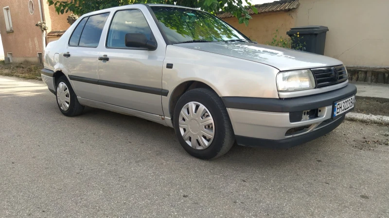 VW Vento, снимка 2 - Автомобили и джипове - 47358831