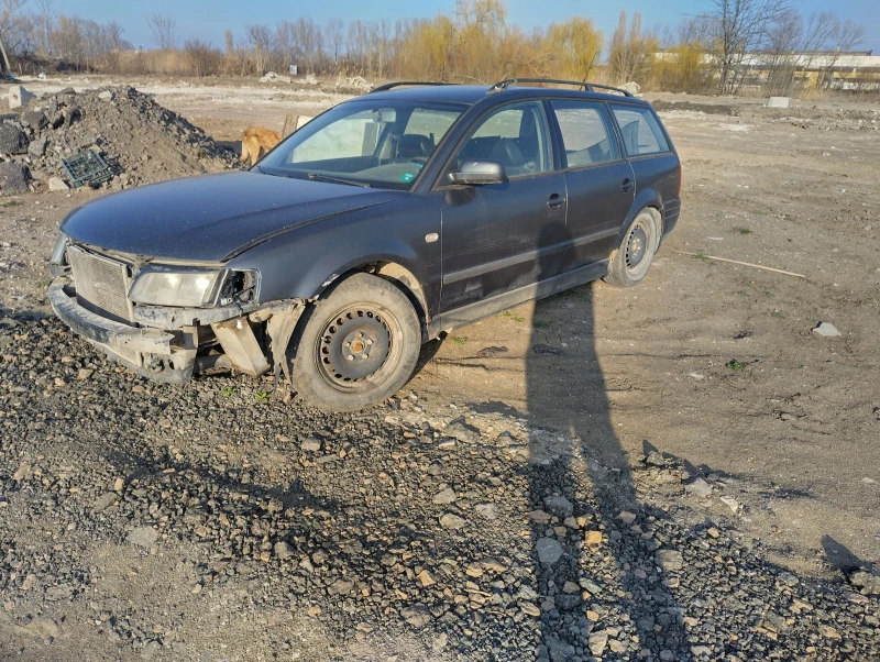 VW Passat, снимка 1 - Автомобили и джипове - 48394086