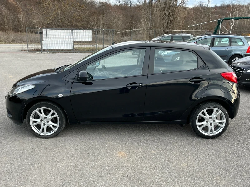 Mazda 2 1.3i Clima, снимка 2 - Автомобили и джипове - 48537071