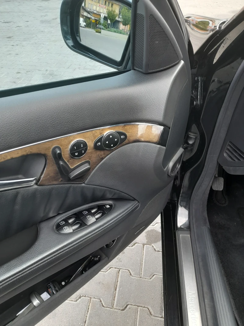 Mercedes-Benz E 320, снимка 5 - Автомобили и джипове - 52892781