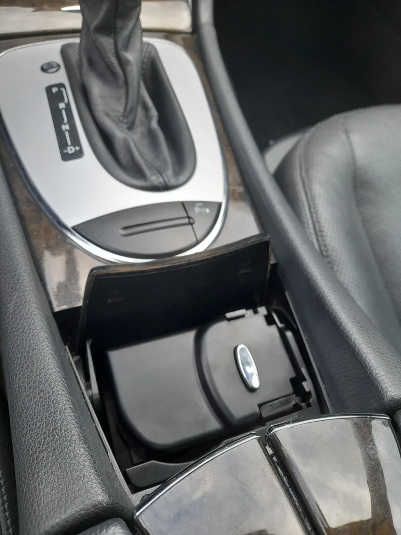 Mercedes-Benz E 320, снимка 3 - Автомобили и джипове - 52892781