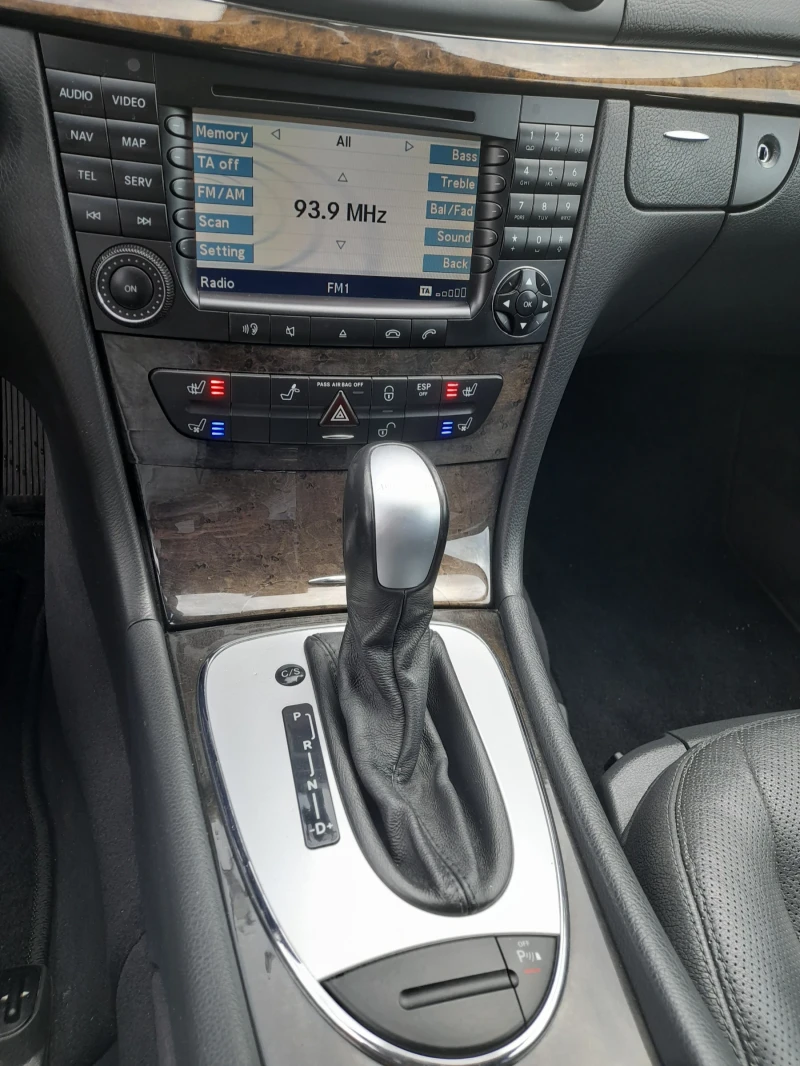 Mercedes-Benz E 320, снимка 4 - Автомобили и джипове - 52892781