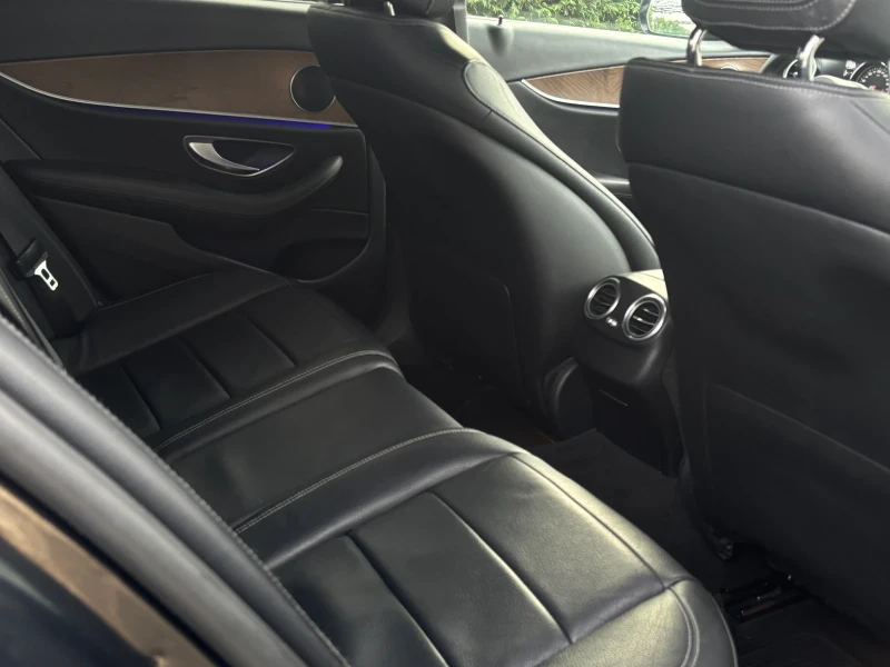 Mercedes-Benz E 220 4Matic, снимка 17 - Автомобили и джипове - 53023699