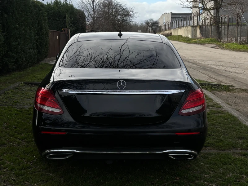 Mercedes-Benz E 220 4Matic, снимка 8 - Автомобили и джипове - 53023699