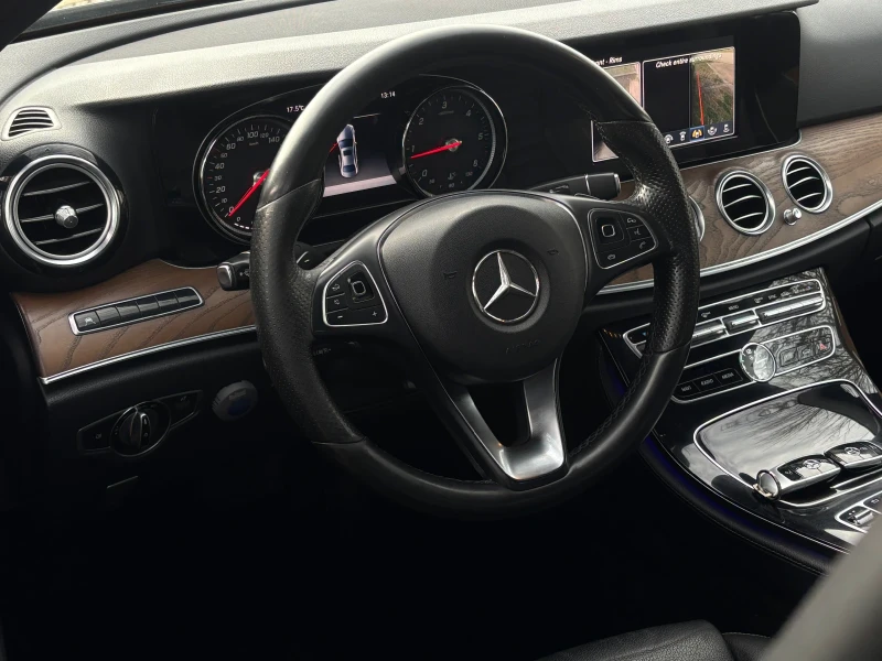 Mercedes-Benz E 220 4Matic, снимка 12 - Автомобили и джипове - 53023699