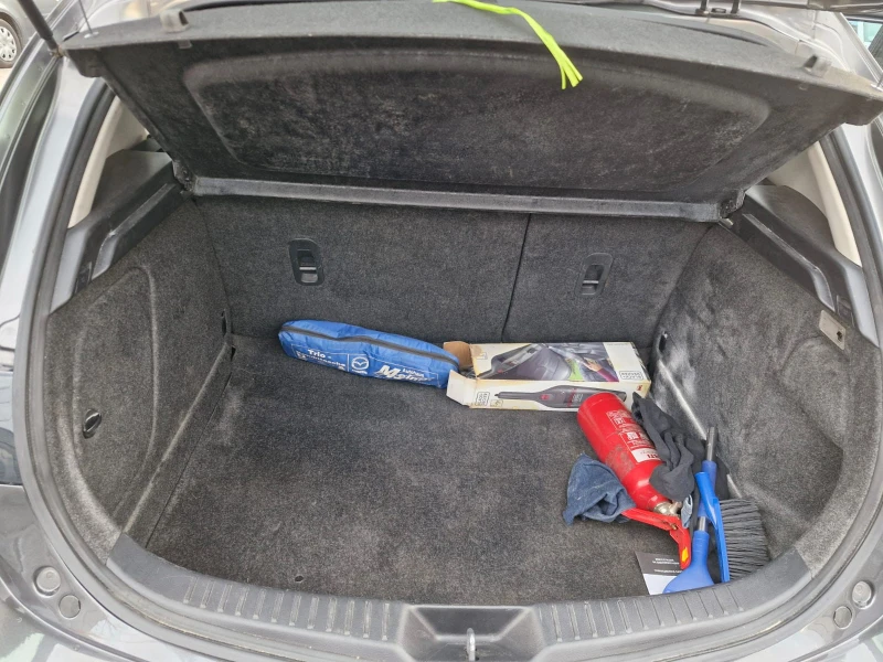 Mazda 3, снимка 8 - Автомобили и джипове - 53200557