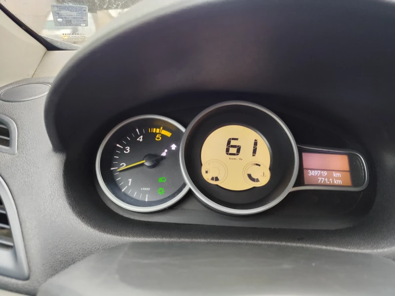 Renault Megane 1.5 DCI 110к.с., снимка 12 - Автомобили и джипове - 53210095