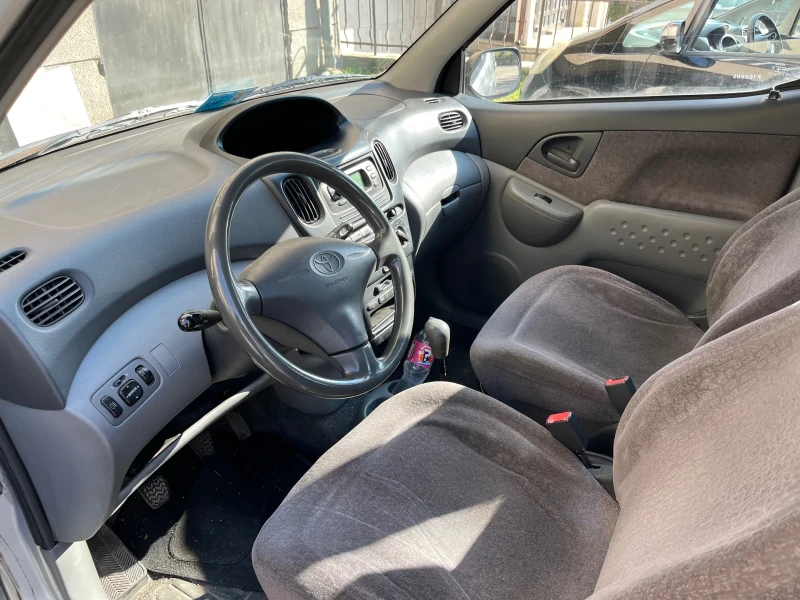 Toyota Yaris verso 1.3vvt-i, снимка 3 - Автомобили и джипове - 53587232