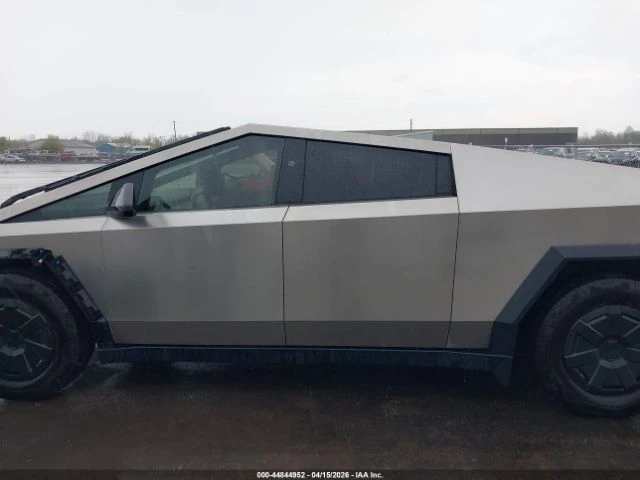 Tesla Cybertruck, снимка 15 - Автомобили и джипове - 54632184