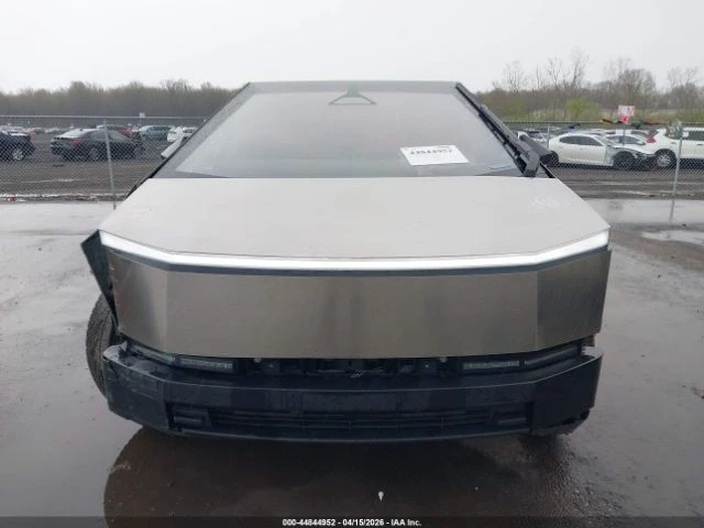 Tesla Cybertruck, снимка 13 - Автомобили и джипове - 54632184