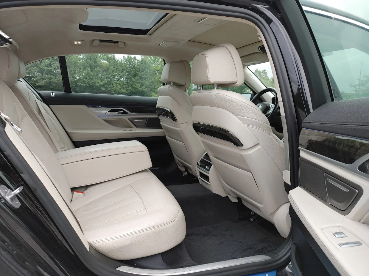 BMW 750 xDrive * CARFAX* ОПЦИЯ ЗА ФИНАНСИРАНЕ*  - изображение 10