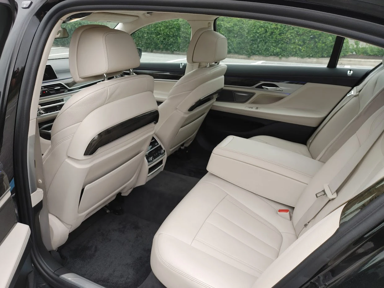 BMW 750 xDrive * CARFAX* ОПЦИЯ ЗА ФИНАНСИРАНЕ*  - изображение 9