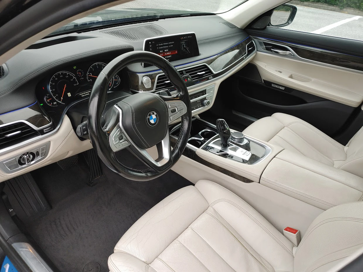 BMW 750 xDrive * CARFAX* ОПЦИЯ ЗА ФИНАНСИРАНЕ*  - изображение 7