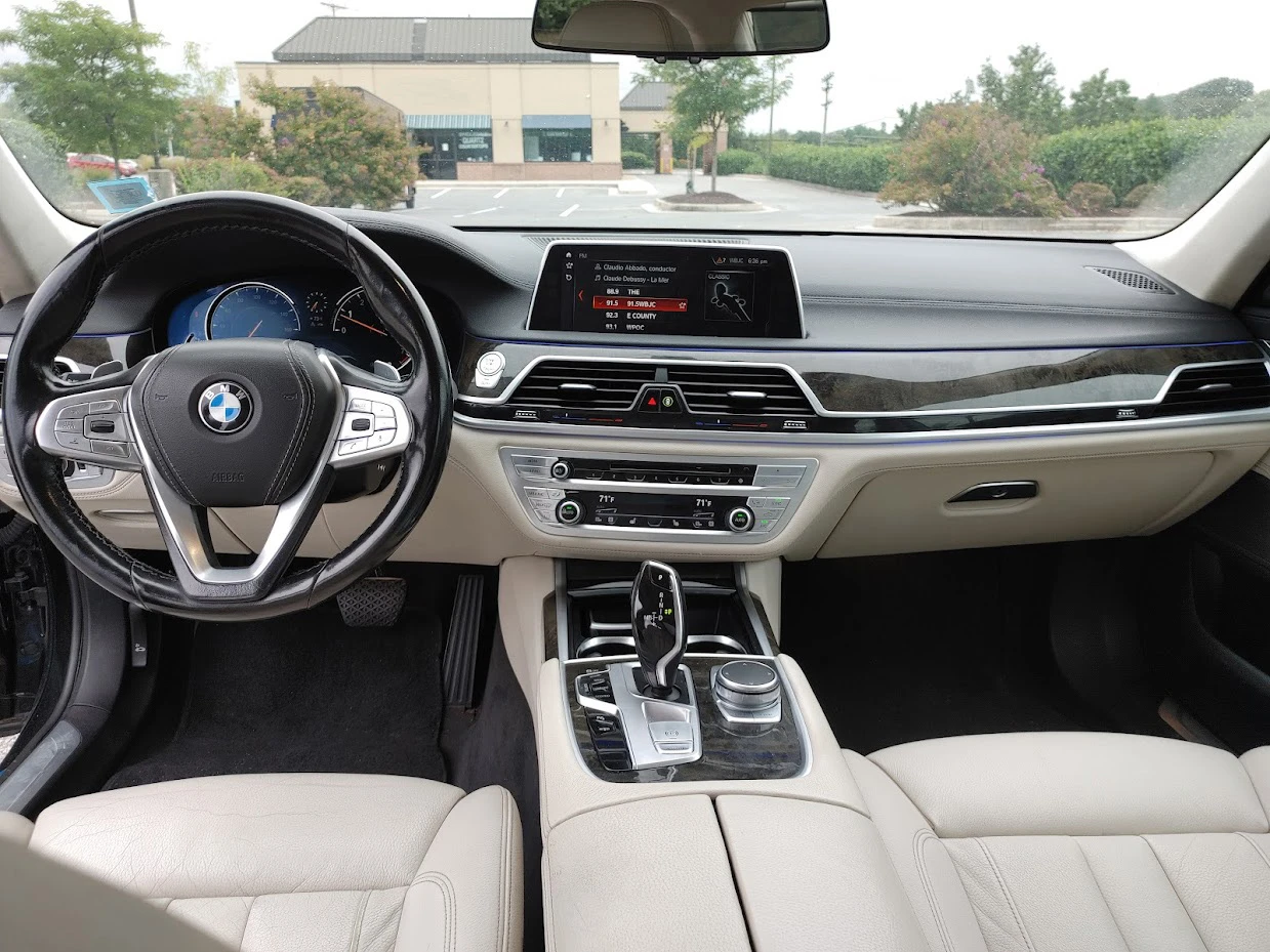 BMW 750 xDrive * CARFAX* ОПЦИЯ ЗА ФИНАНСИРАНЕ*  - изображение 6