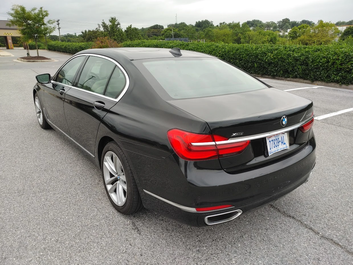 BMW 750 xDrive * CARFAX* ОПЦИЯ ЗА ФИНАНСИРАНЕ*  - изображение 4