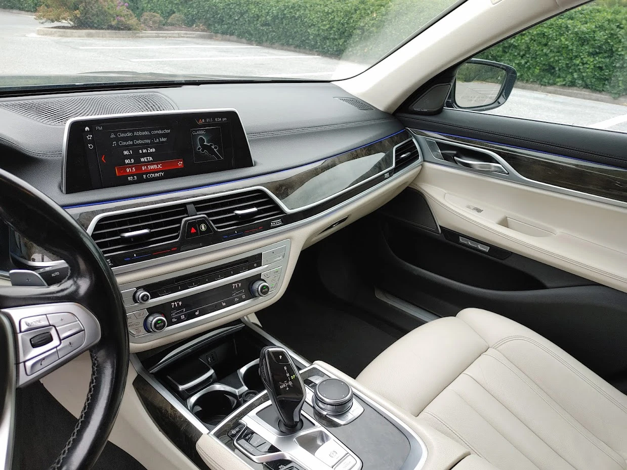 BMW 750 xDrive * CARFAX* ОПЦИЯ ЗА ФИНАНСИРАНЕ*  - изображение 8
