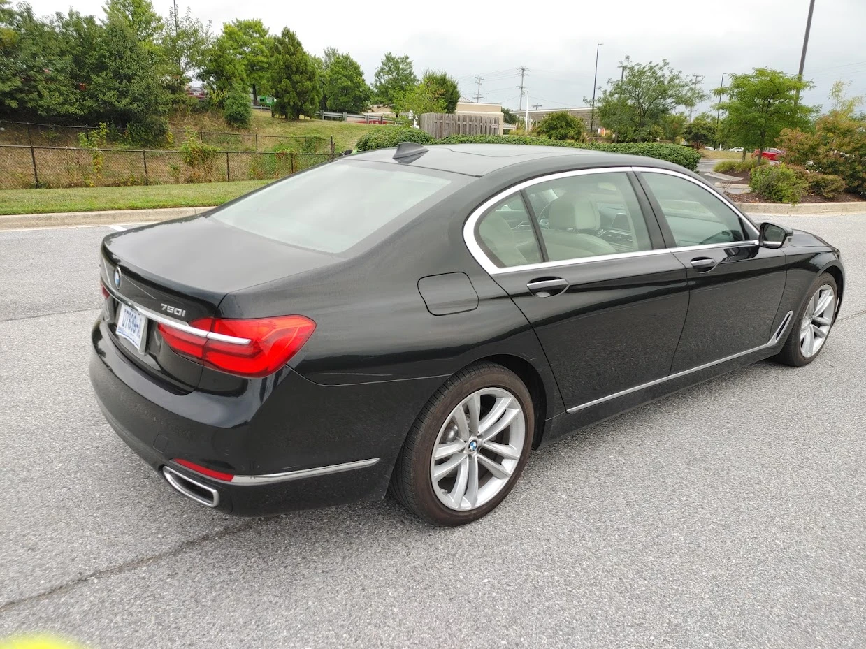 BMW 750 xDrive * CARFAX* ОПЦИЯ ЗА ФИНАНСИРАНЕ*  - изображение 5