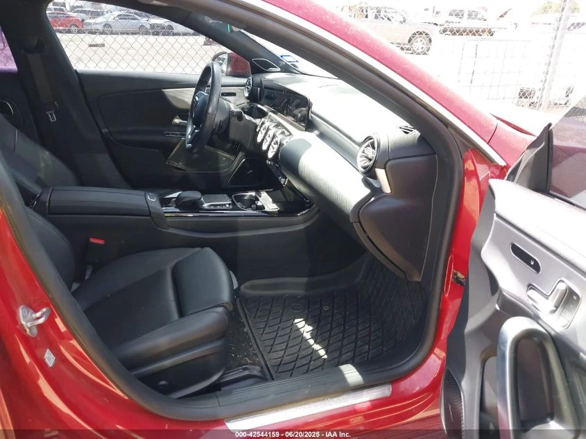 Mercedes-Benz CLA 250 4MATIC* FULL DIGITAL* PANORAMA* ПАМЕТ - изображение 7