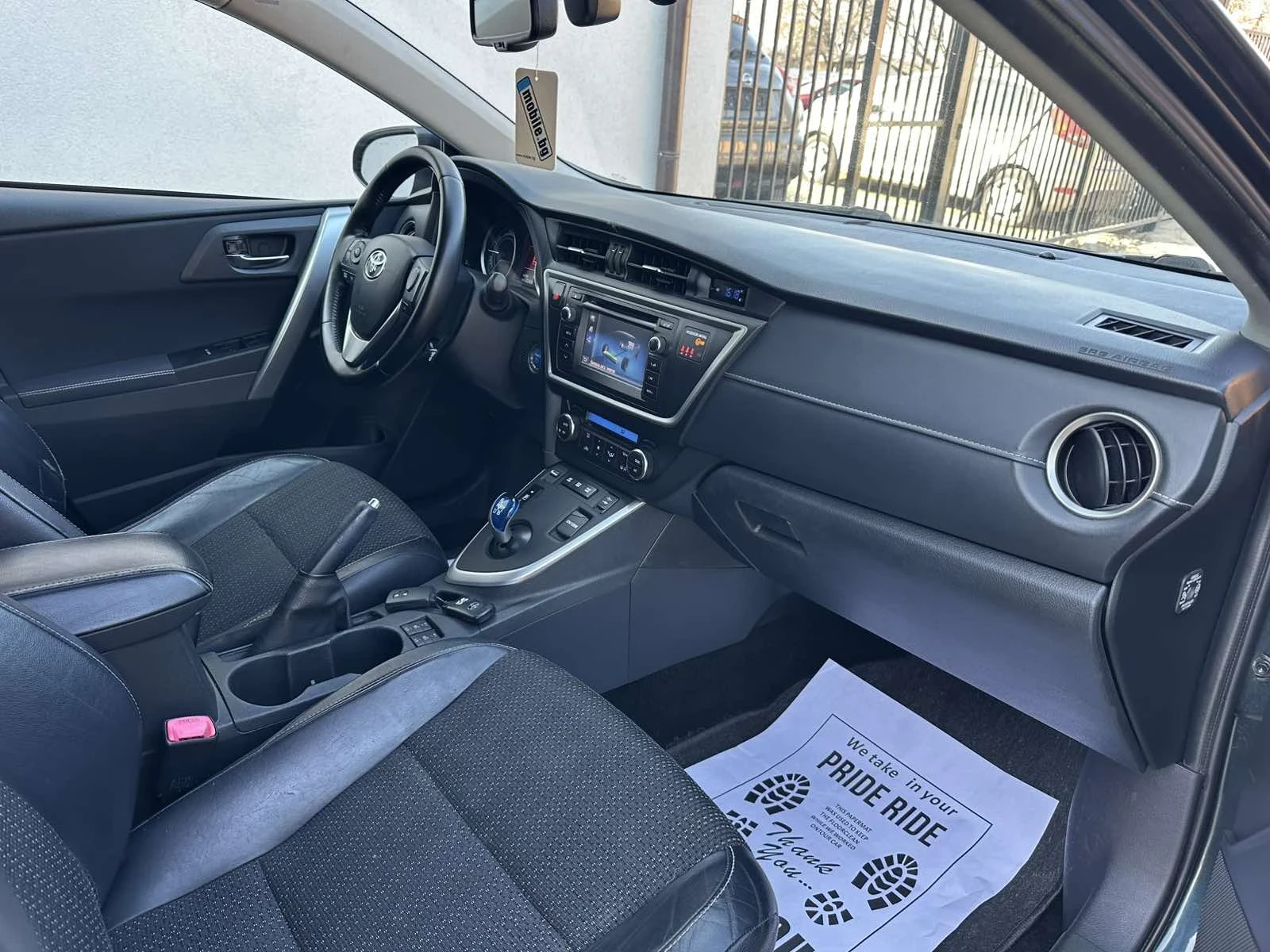 Toyota Auris 1.8 hybrid navi, снимка 12 - Автомобили и джипове - 53880796