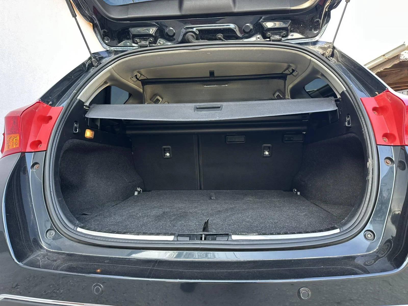 Toyota Auris 1.8 hybrid navi, снимка 7 - Автомобили и джипове - 53880796