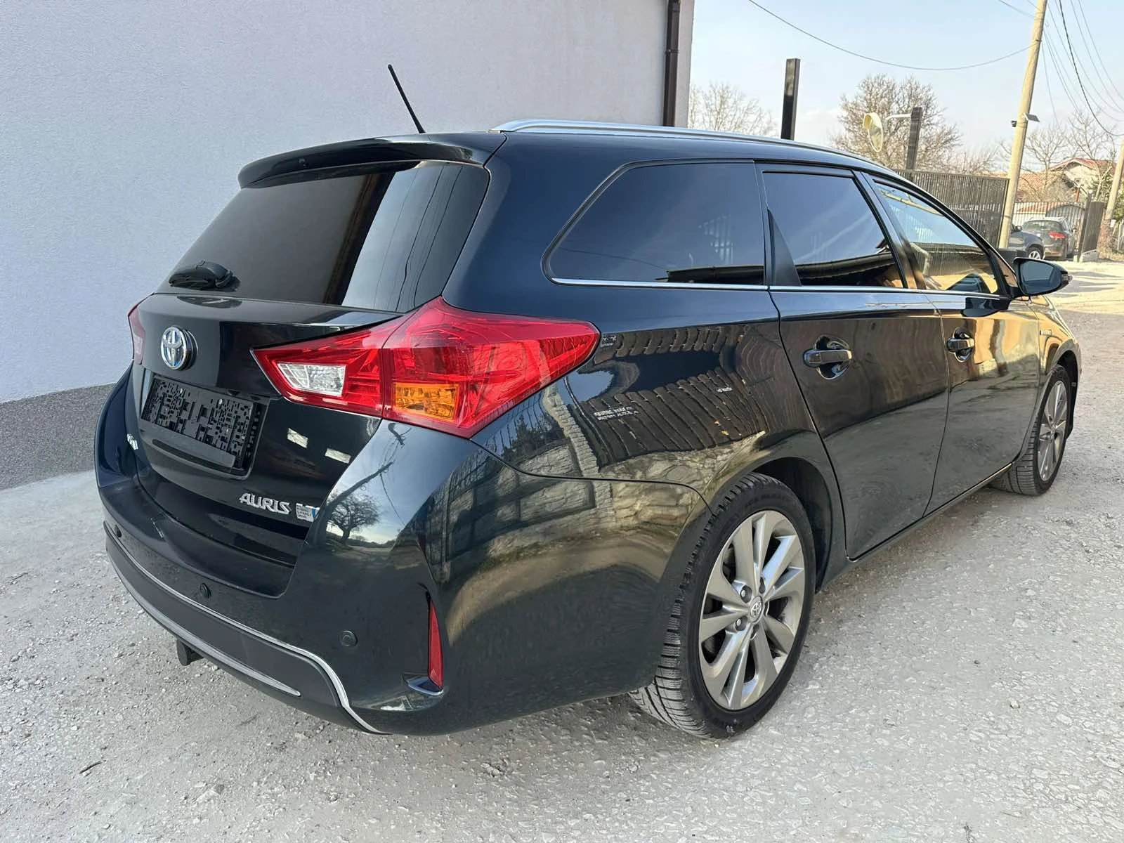 Toyota Auris 1.8 hybrid navi, снимка 3 - Автомобили и джипове - 53880796
