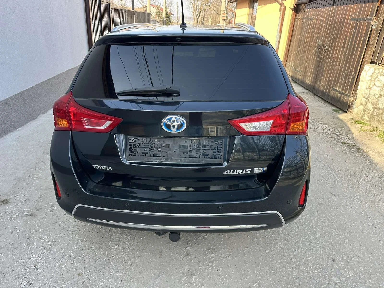 Toyota Auris 1.8 hybrid navi, снимка 2 - Автомобили и джипове - 53880796