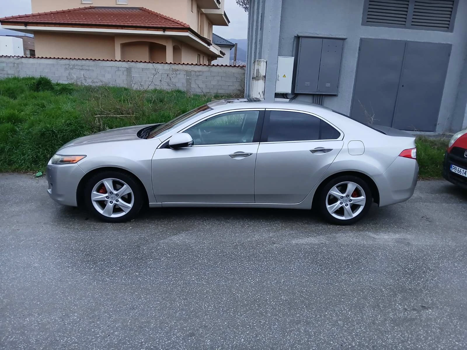 Honda Accord 8 Executive, снимка 2 - Автомобили и джипове - 53965542