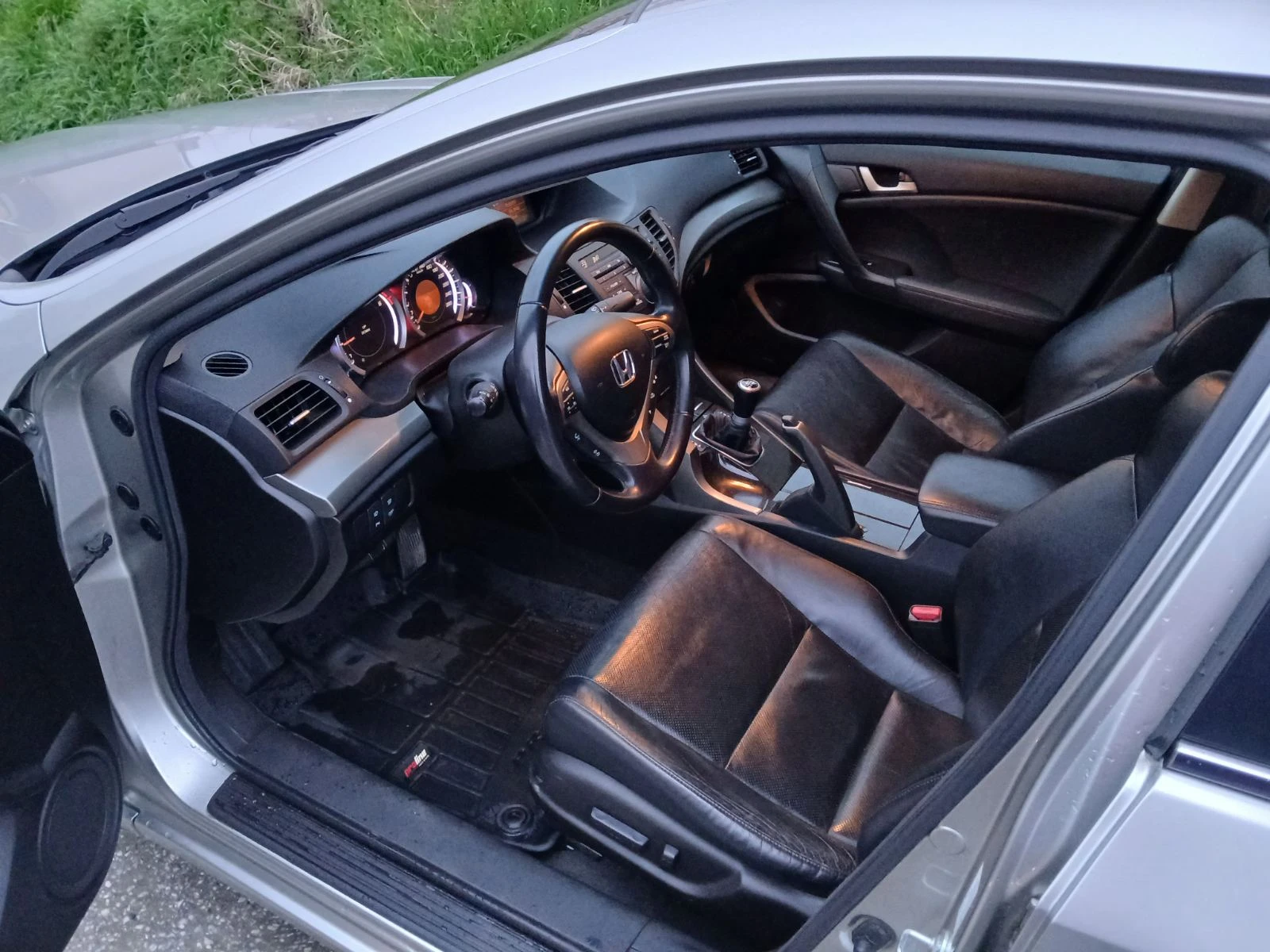 Honda Accord 8 Executive, снимка 9 - Автомобили и джипове - 53965542