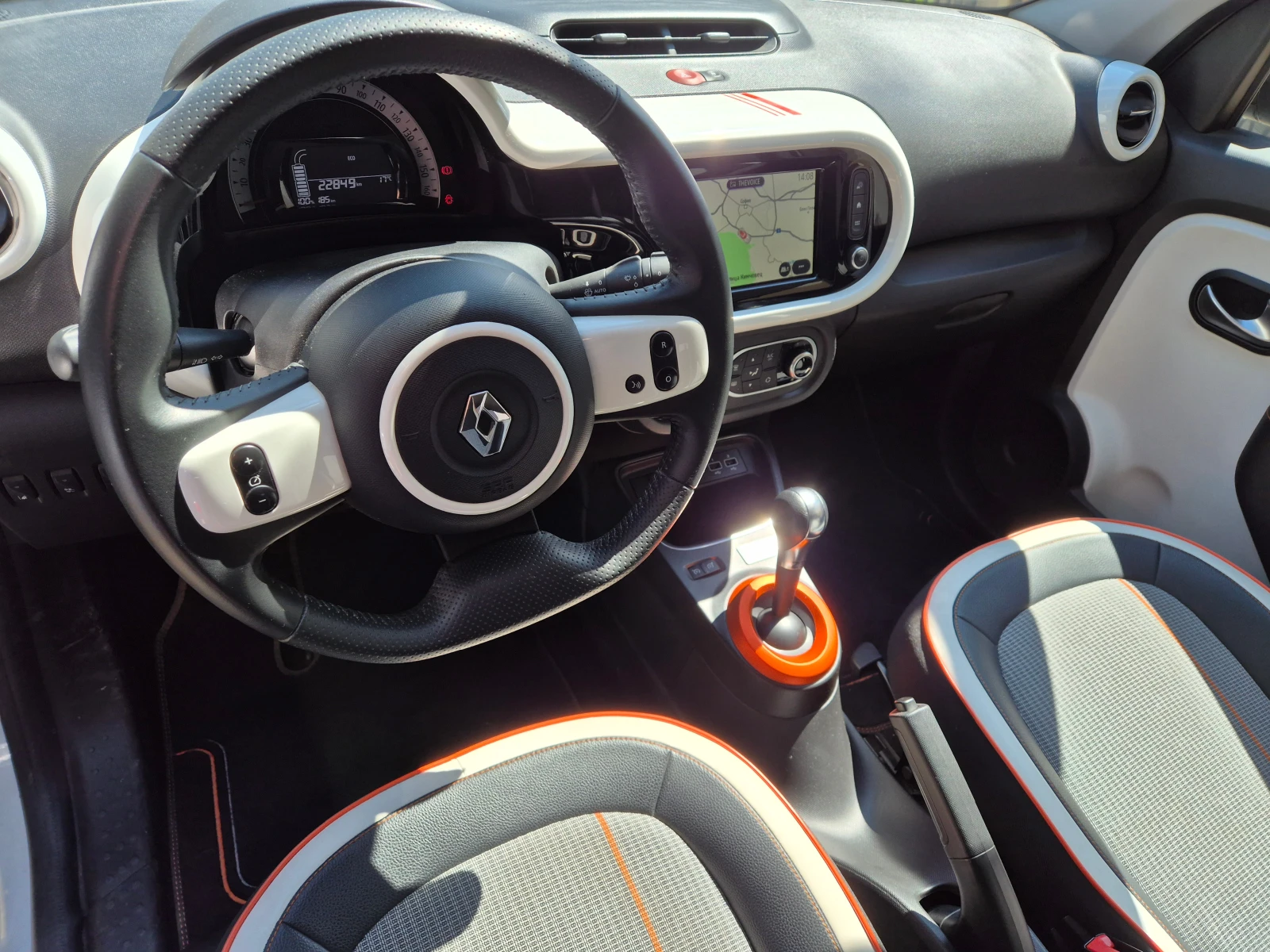 Renault Twingo VIBES, снимка 13 - Автомобили и джипове - 54153478