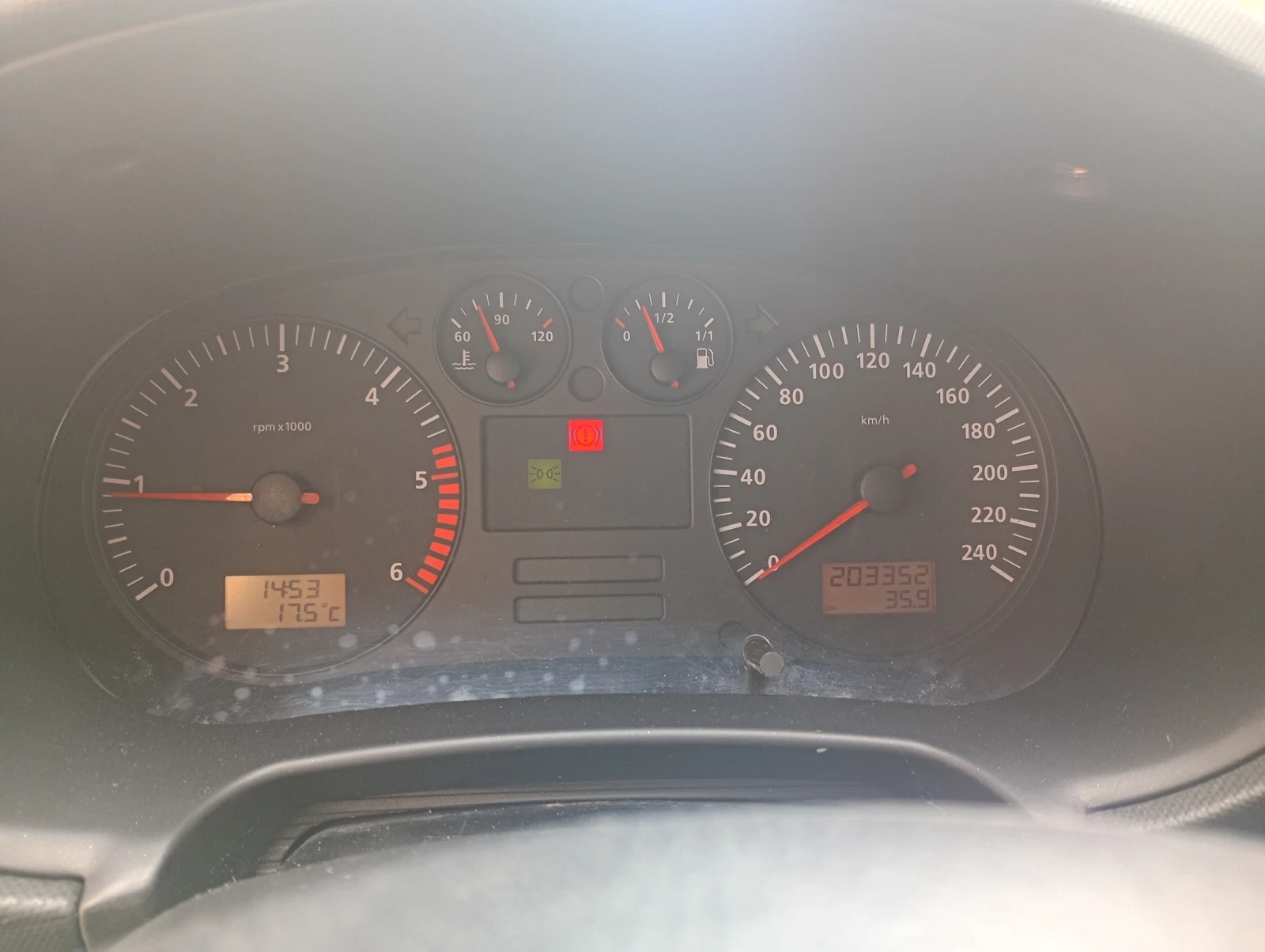 Seat Leon 1.9 TDi 110к.с. Климатроник, снимка 10 - Автомобили и джипове - 54412467