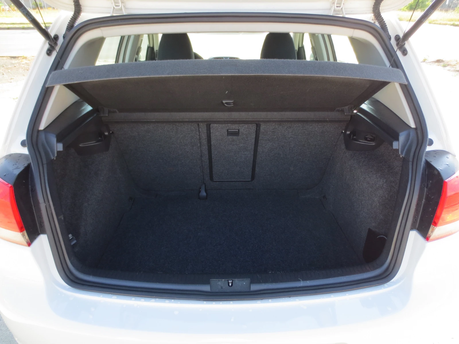 VW Golf 1.6 TDI, снимка 16 - Автомобили и джипове - 54664775