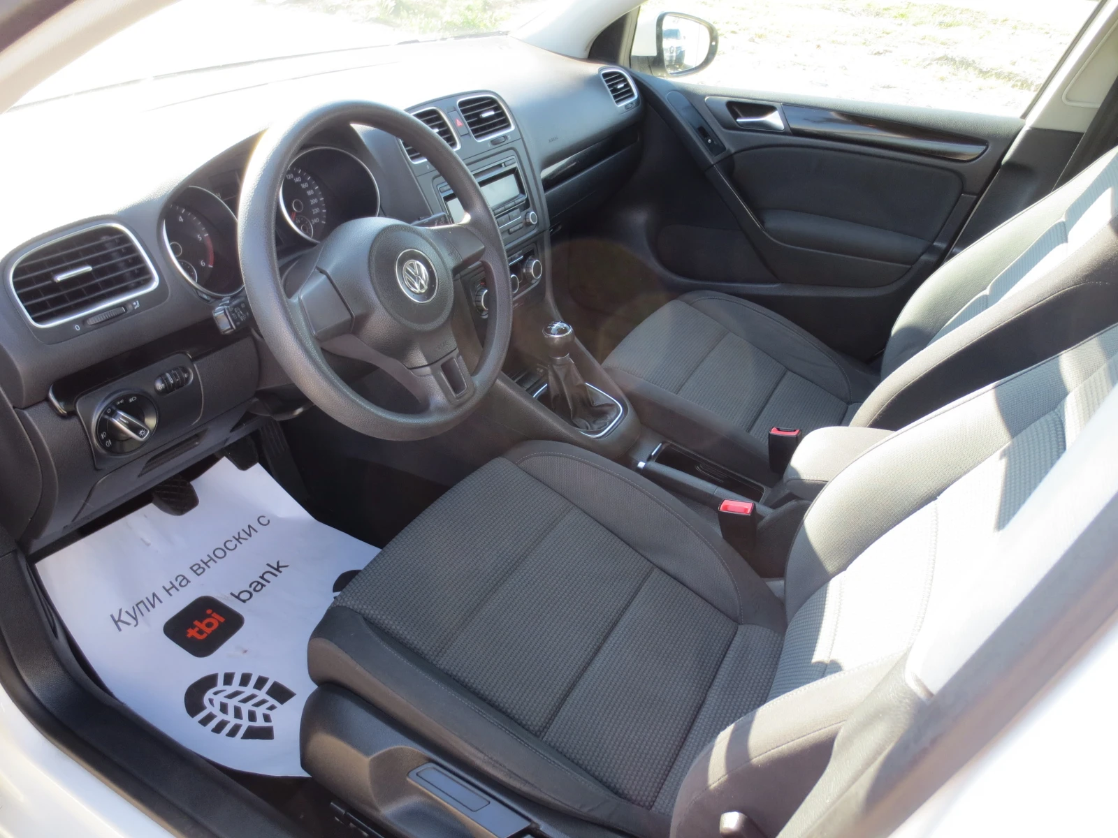 VW Golf 1.6 TDI, снимка 9 - Автомобили и джипове - 54664775