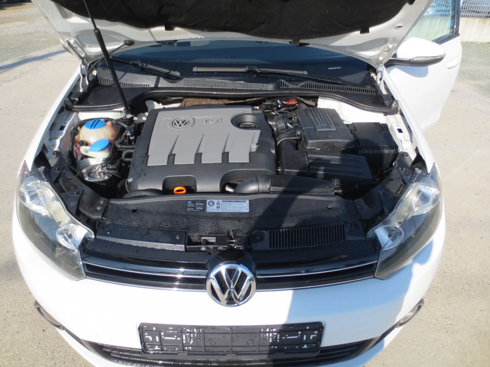 VW Golf 1.6 TDI, снимка 17 - Автомобили и джипове - 54664775