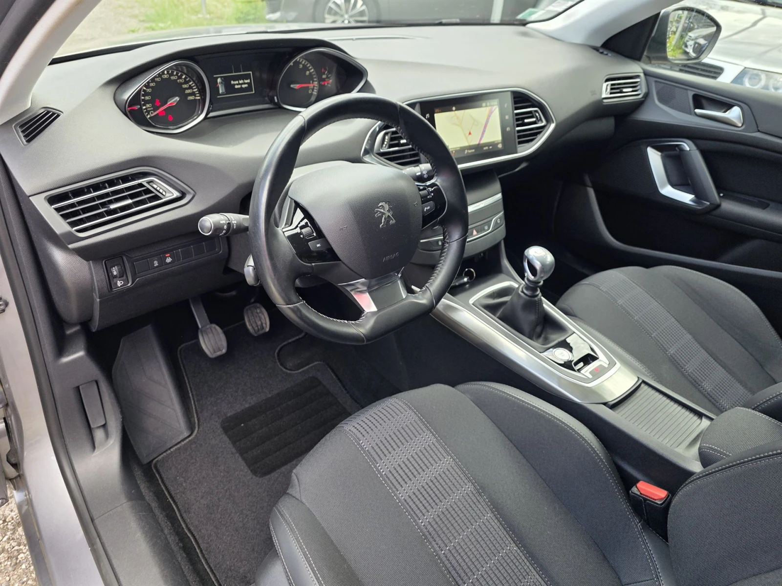Peugeot 308 1.2 e-THP Allure, снимка 7 - Автомобили и джипове - 54825865