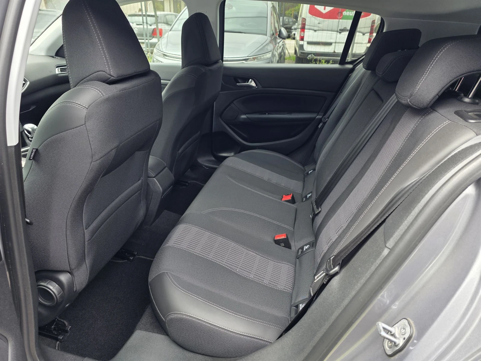 Peugeot 308 1.2 e-THP Allure, снимка 13 - Автомобили и джипове - 54825865