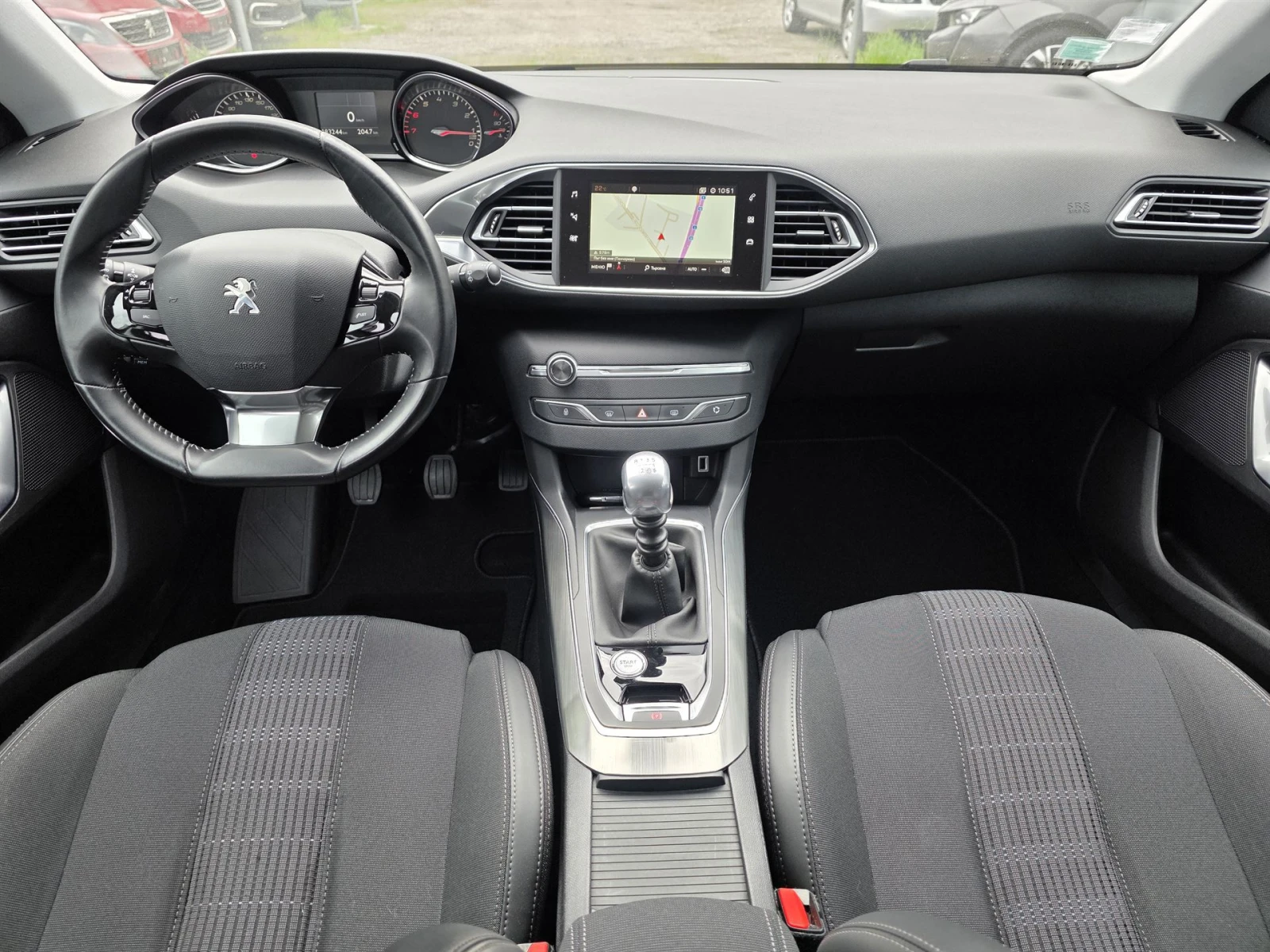 Peugeot 308 1.2 e-THP Allure, снимка 8 - Автомобили и джипове - 54825865