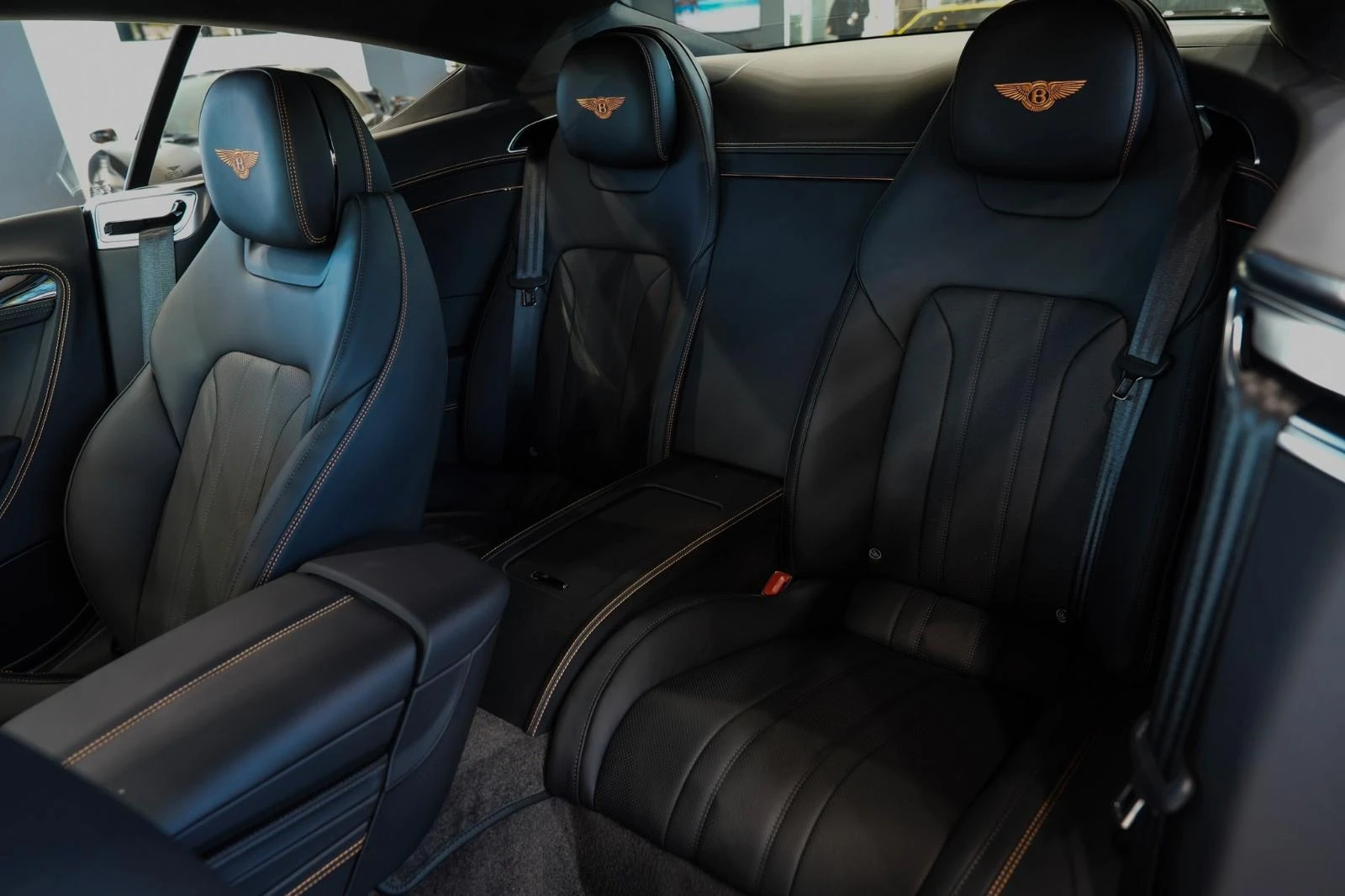 Bentley Continental gt BLACK EDITION / V8 / NAIM / 360 / HEAD UP / MATRIX, снимка 17 - Автомобили и джипове - 55021827