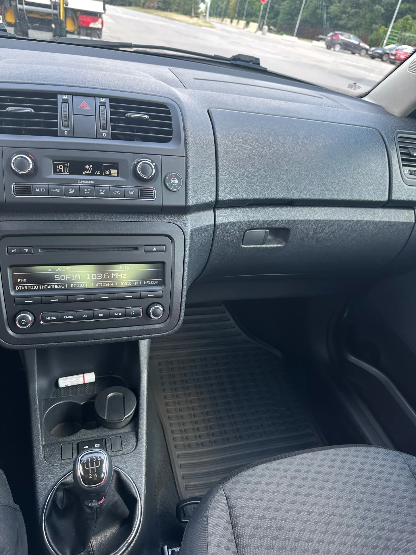 Skoda Fabia Бензин/Газ, снимка 11 - Автомобили и джипове - 55599247
