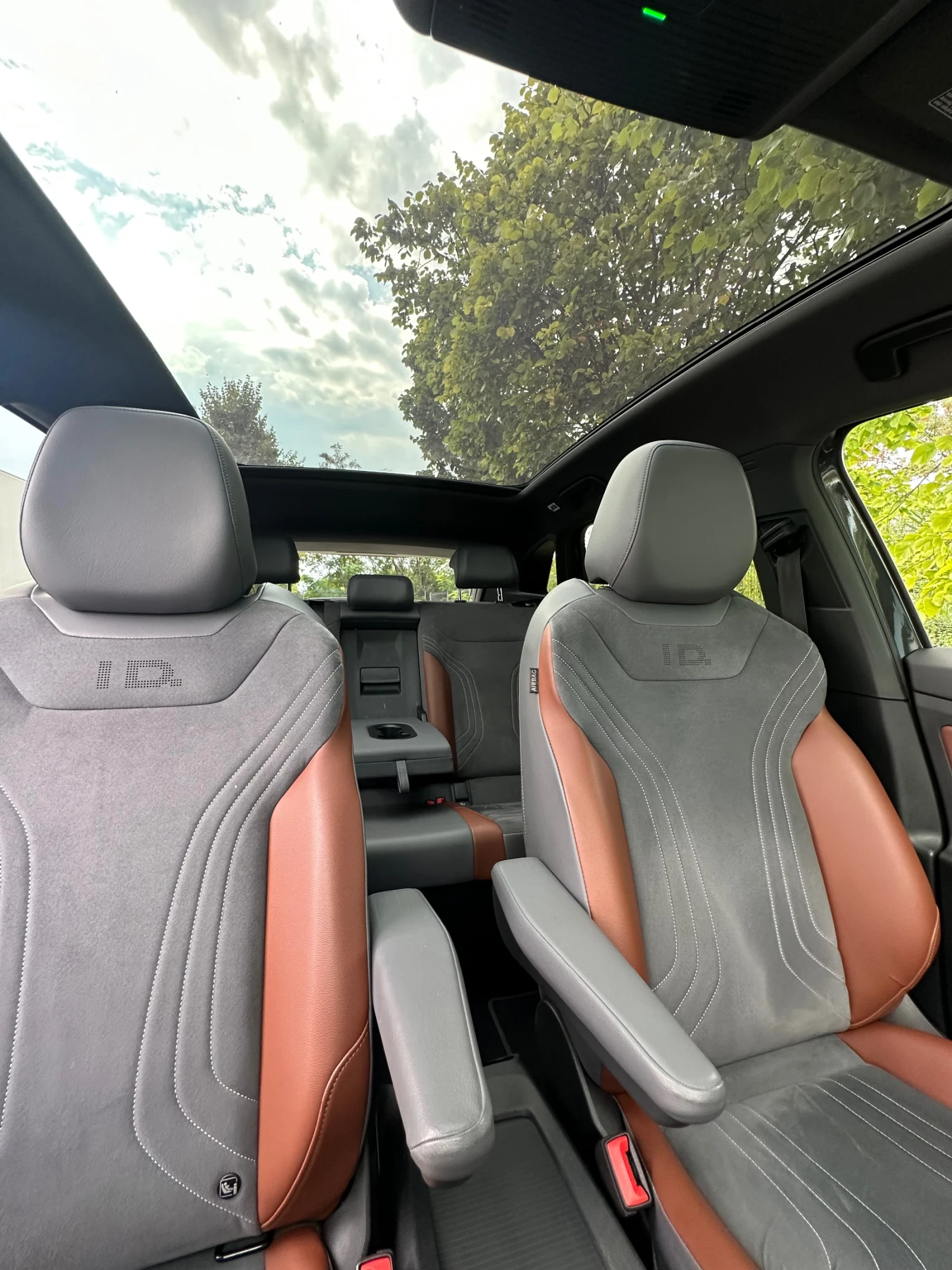 VW ID.4 Pro/Full/Matrix/Pano/HeadUp/360/Термопомпа/Масаж, снимка 13 - Автомобили и джипове - 56041821