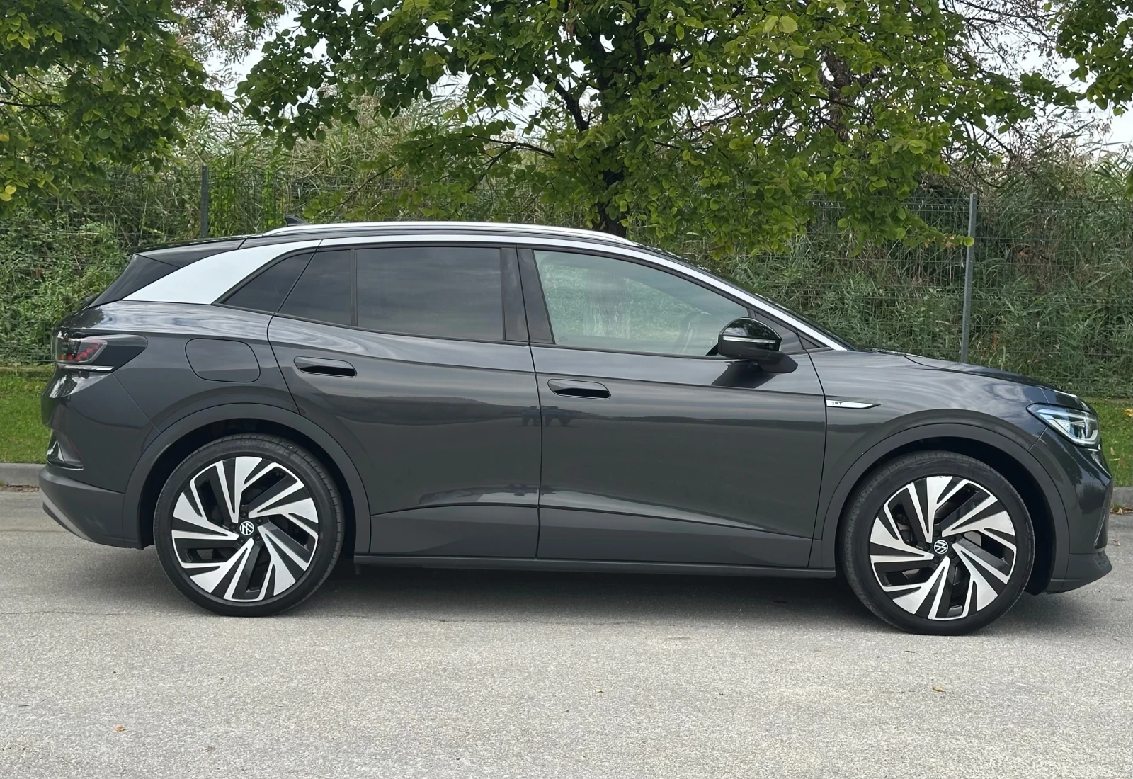 VW ID.4 Pro/Full/Matrix/Pano/HeadUp/360/Термопомпа/Масаж, снимка 4 - Автомобили и джипове - 56041821
