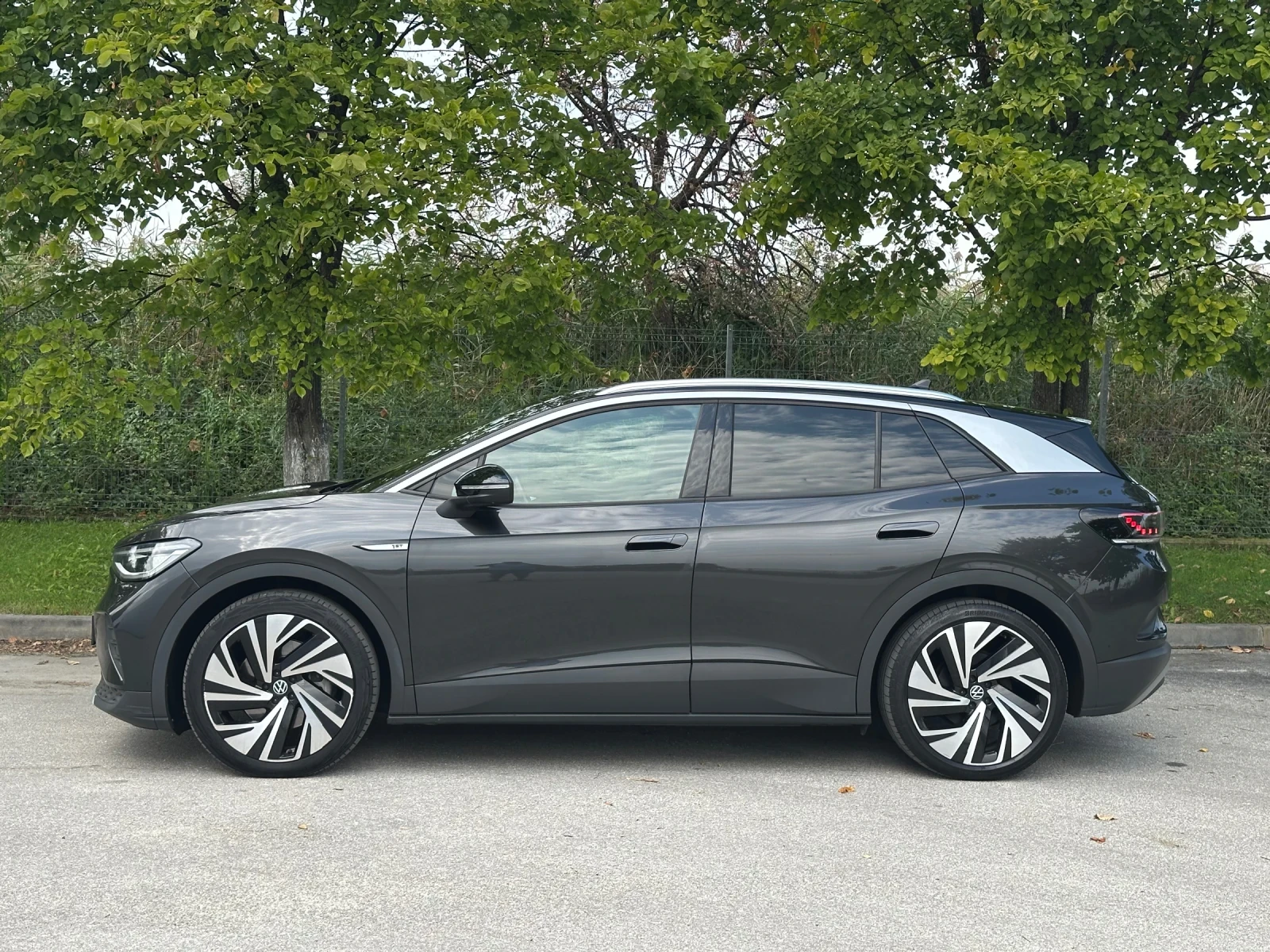 VW ID.4 Pro/Full/Matrix/Pano/HeadUp/360/Термопомпа/Масаж, снимка 8 - Автомобили и джипове - 56041821