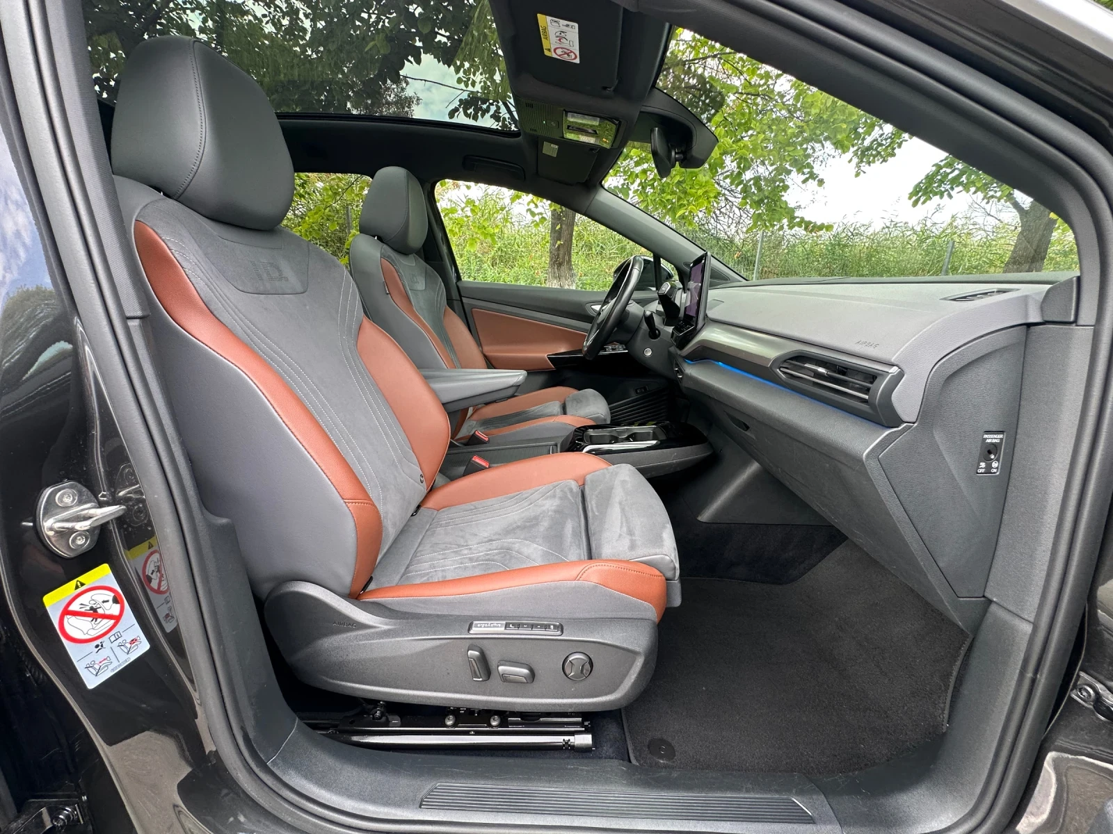 VW ID.4 Pro/Full/Matrix/Pano/HeadUp/360/Термопомпа/Масаж, снимка 11 - Автомобили и джипове - 56041821
