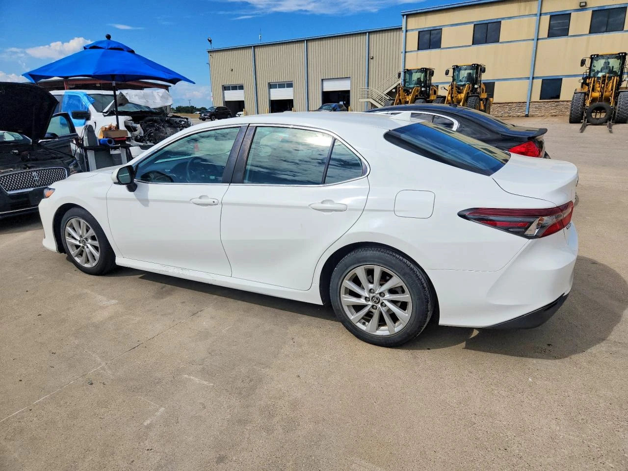 Toyota Camry 2.5l Le, снимка 2 - Автомобили и джипове - 56043613