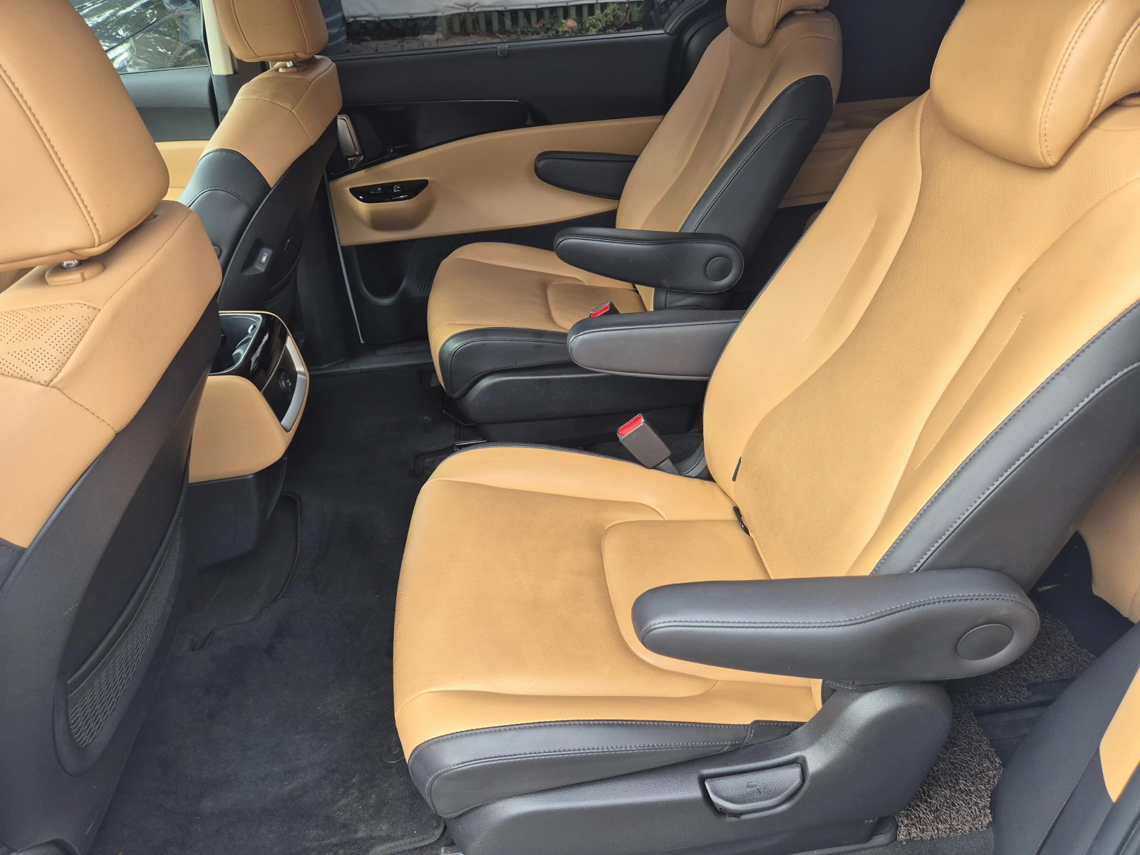 Kia Carnival 2.2 CRDI 8+ 1 ДДС - Наличенн в БГ, снимка 6 - Автомобили и джипове - 56079850